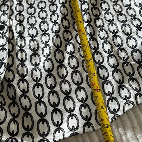 Black & White Satin Chain Print Button Down Shirt Blouse Medium - Picture 11 of 11
